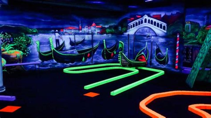 Blacklight MiniGolf Scene75 Dayton