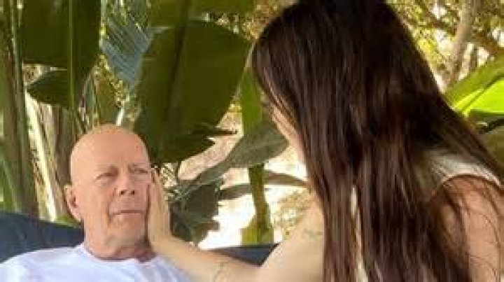Bruce Willis RhiannanFarhan