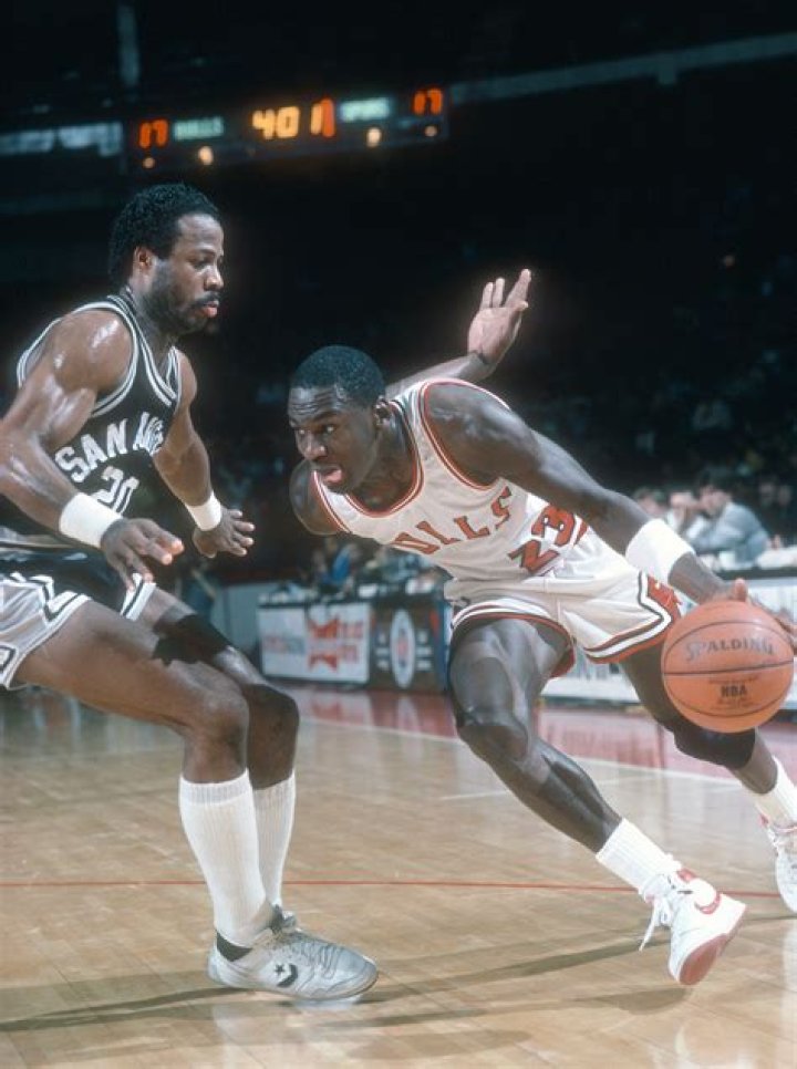 Kicks on Court Classic // Kobe Lights Up Christmas in "Chaos" Vs Nice