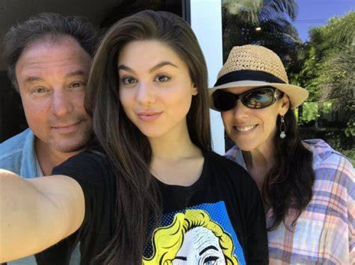 Kira Kosarin Bio, Age, Parents, Series, Thundermans, Movies, Boyfriend