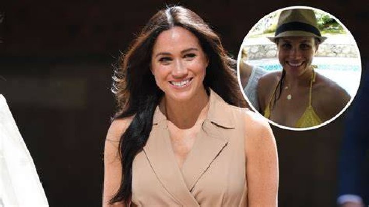 MEGHAN MARKLE in Bikini at a Pool in Positano 08/18/2016 HawtCelebs