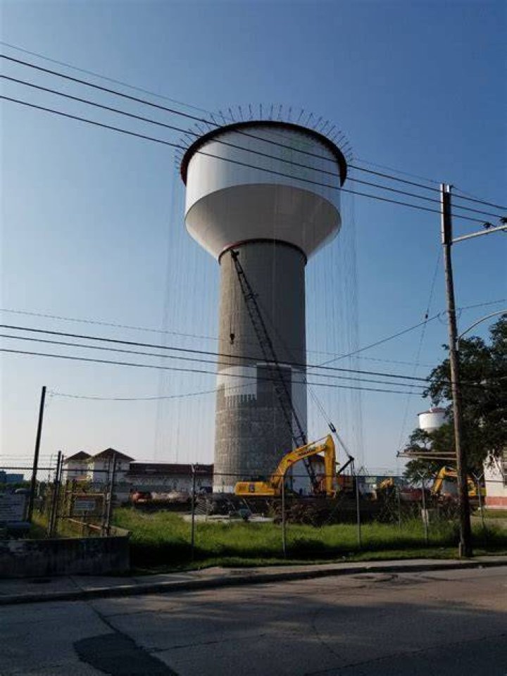 New Water Towers Hydropillar Erected and Painted in New Orleans